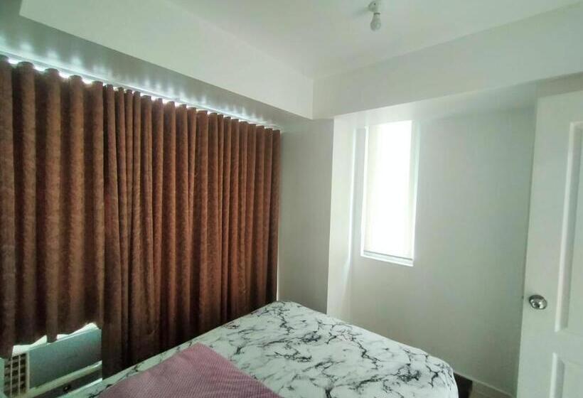 プールの見える１ベッドルームアパートメント, Residences In Azure Condominium Parañaque City Metro Manila