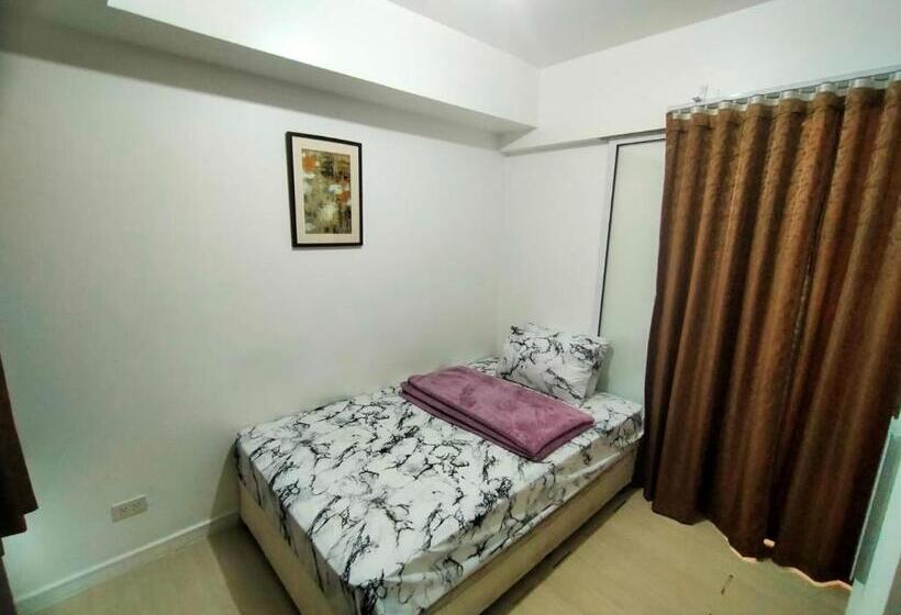 プールの見える１ベッドルームアパートメント, Residences In Azure Condominium Parañaque City Metro Manila