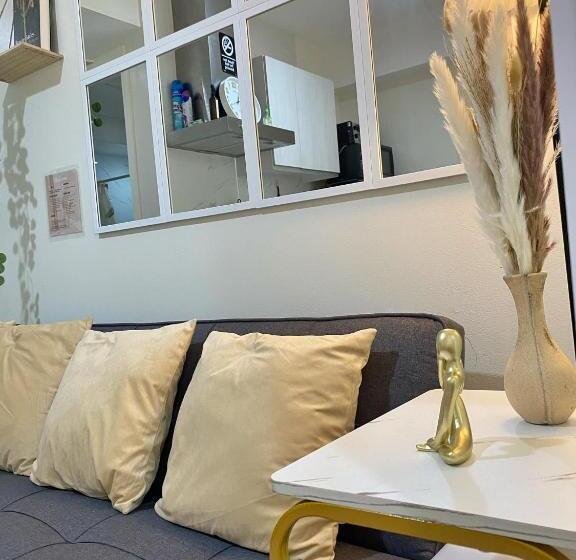 スーペリアスタジオ, Residences In Azure Condominium Parañaque City Metro Manila