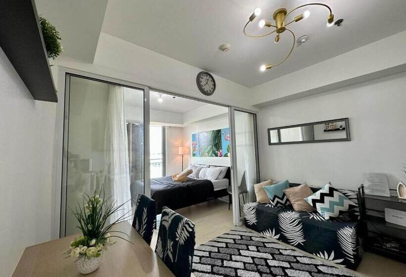 バルコニー付き１ベッドルームアパートメント, Residences In Azure Condominium Parañaque City Metro Manila