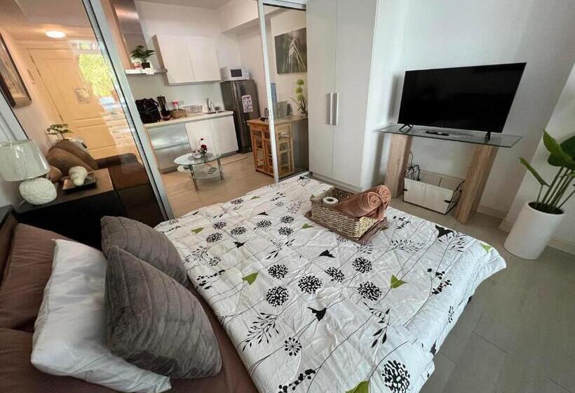 プールビュースイート, Residences In Azure Condominium Parañaque City Metro Manila