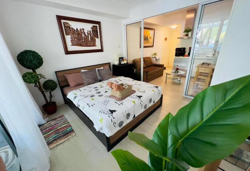 プールビュースイート, Residences In Azure Condominium Parañaque City Metro Manila