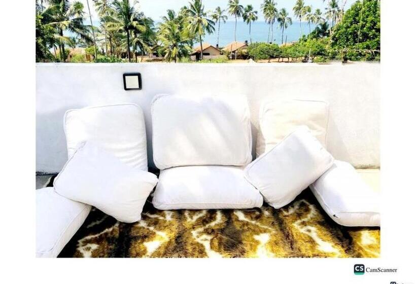 豪华海景房带阳台, Ayona Beach Villa