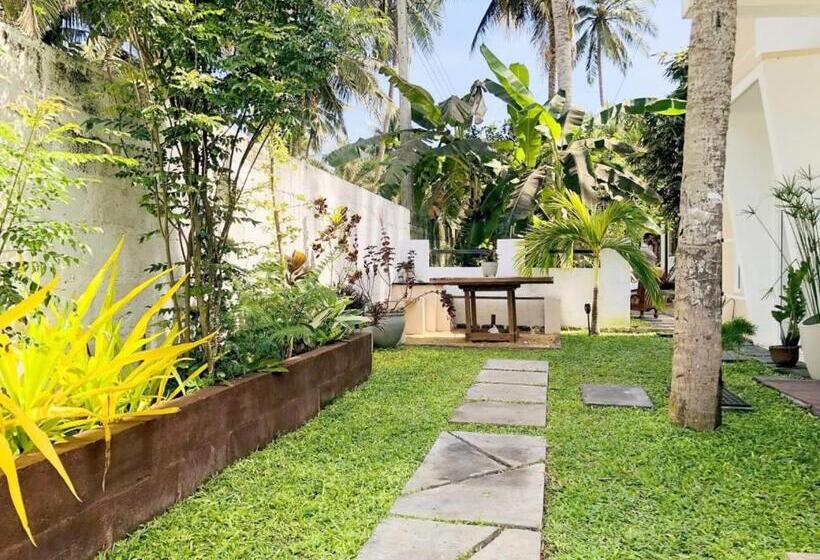 豪华三人间, Ayona Beach Villa