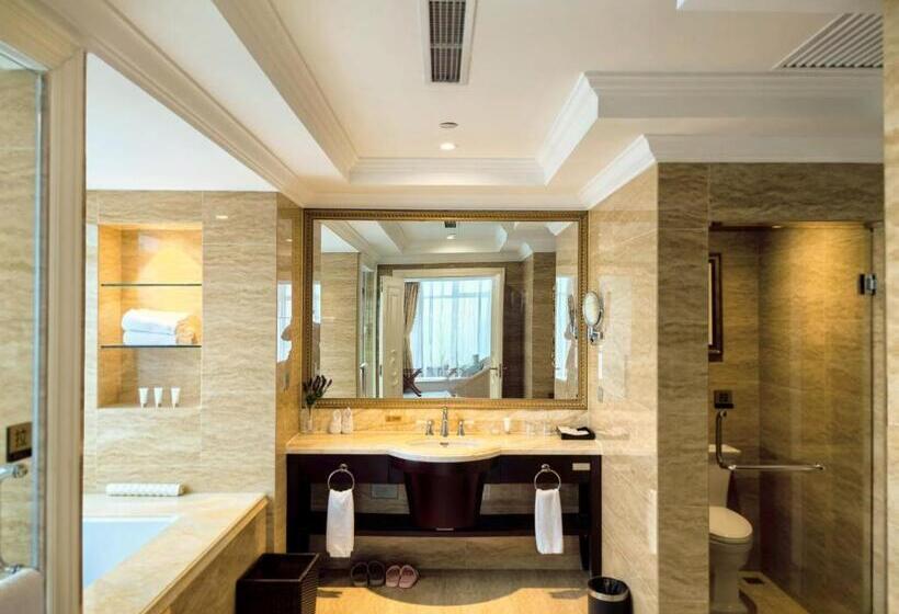 Люкс Повышенной Комфортности, Qingdao Jinshi International