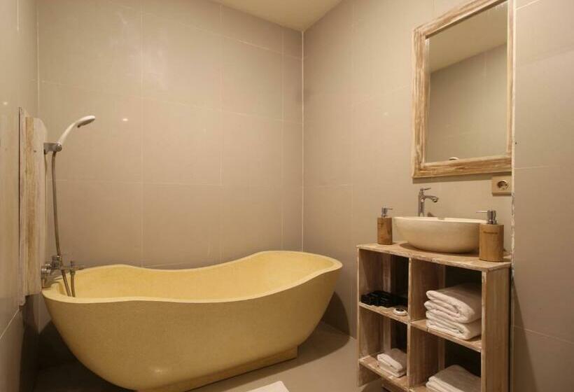 디럭스 룸, Tanta Escape By Pramana Villas