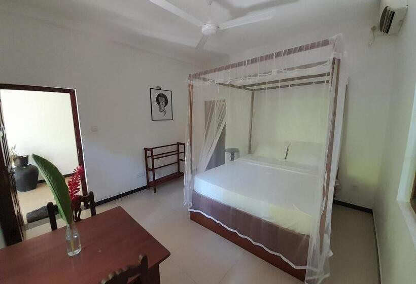 Номер Economy, Mealanie S House