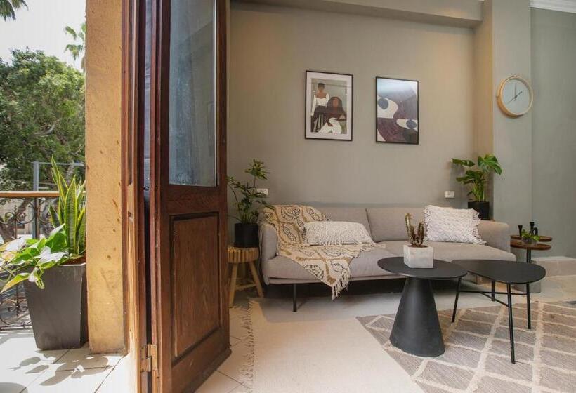 דירת חדר, Deblox Living   Alhambra Apartments