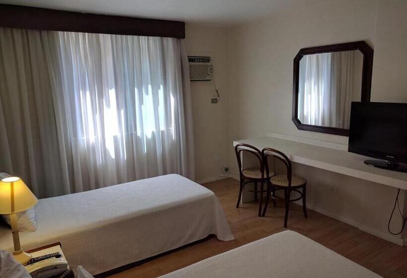 غرفة قياسية ثلاثية, Trevi Hotel E Business