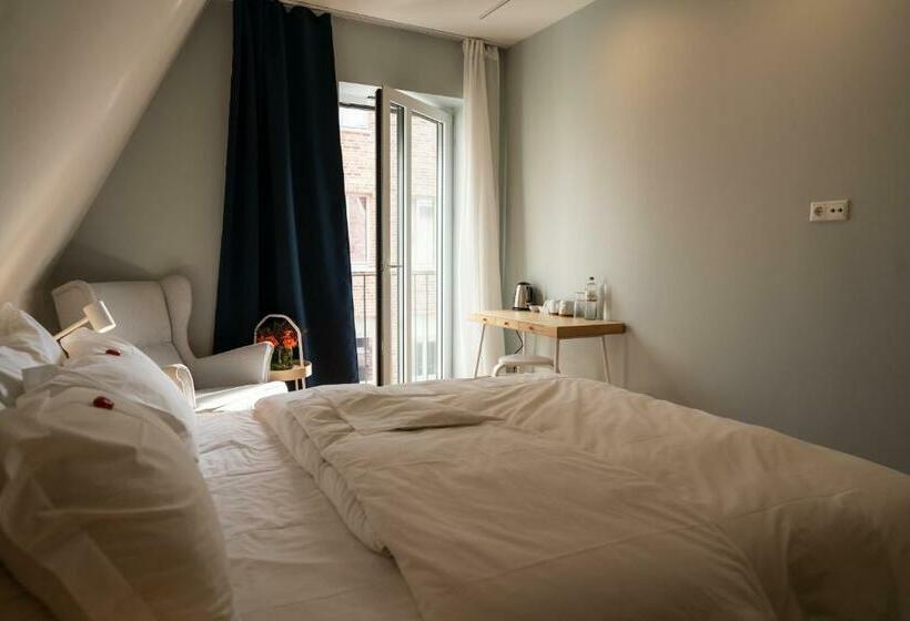标准间, The Layhead B&b