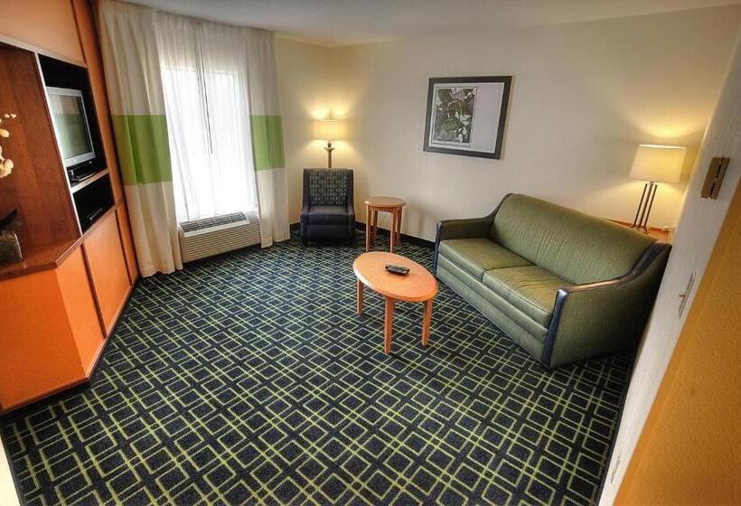 מיטת קינג בסוויטה, Fairfield Inn & Suites Mount Vernon Rend Lake
