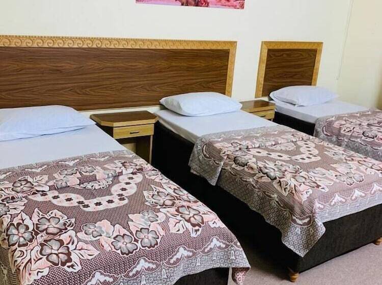 اتاق استاندارد سه نفره, Asia