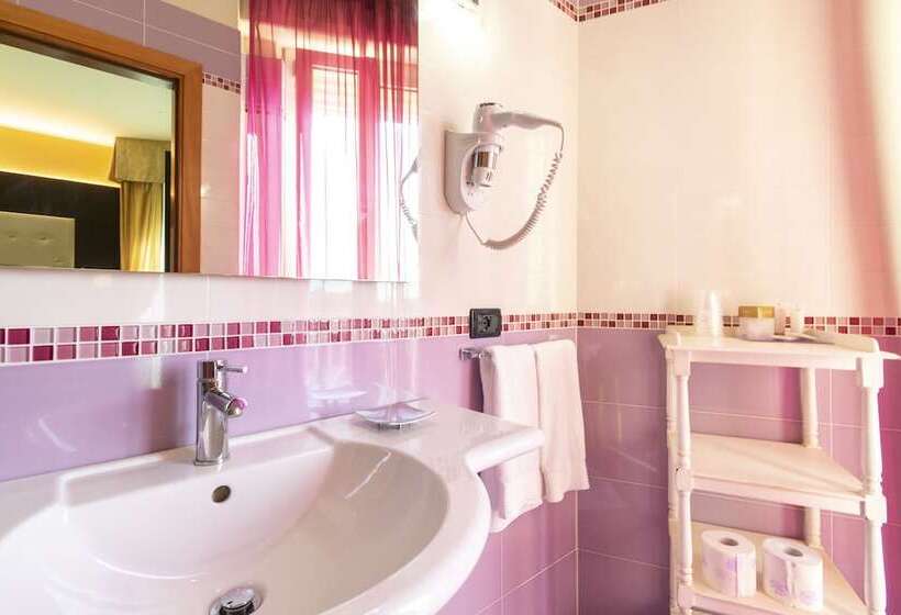 اتاق استاندارد سه نفره, Villa Tiziana