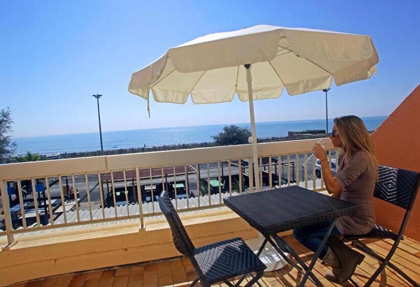 Номер Стандарт Вид на Море с Балконом, Logis Hotel Restaurant Le Mirador