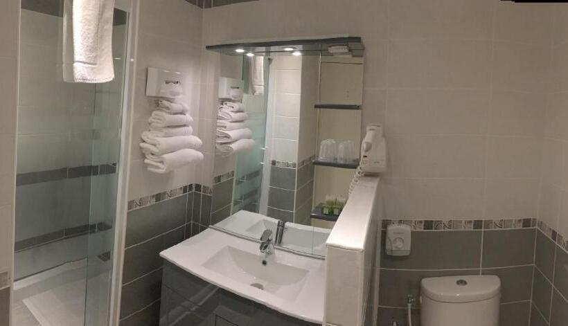 Кровать в Общей Комнате, Logis Hotel Restaurant Le Mirador