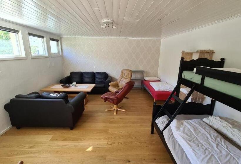 标准四人间共用浴室, Trolltunga Lodge