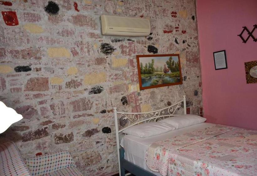 Трехместный Номер Стандарт Вид на Сад, Cunda Zehra Teyzenin Evi