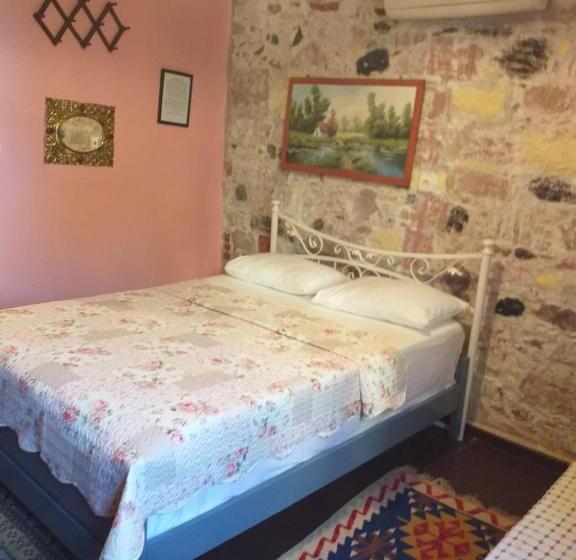 Трехместный Номер Стандарт Вид на Сад, Cunda Zehra Teyzenin Evi