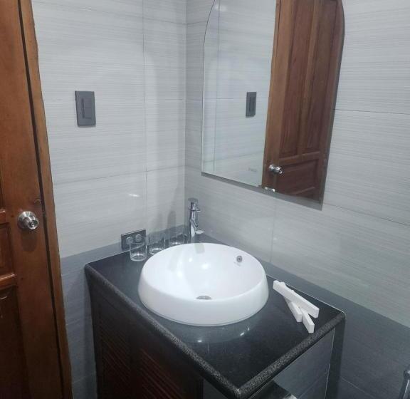 اتاق استاندارد سه نفره, Herencia 625