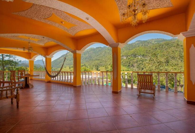 اتاق ساده سه‌ نفره, El Mirador De Tansu