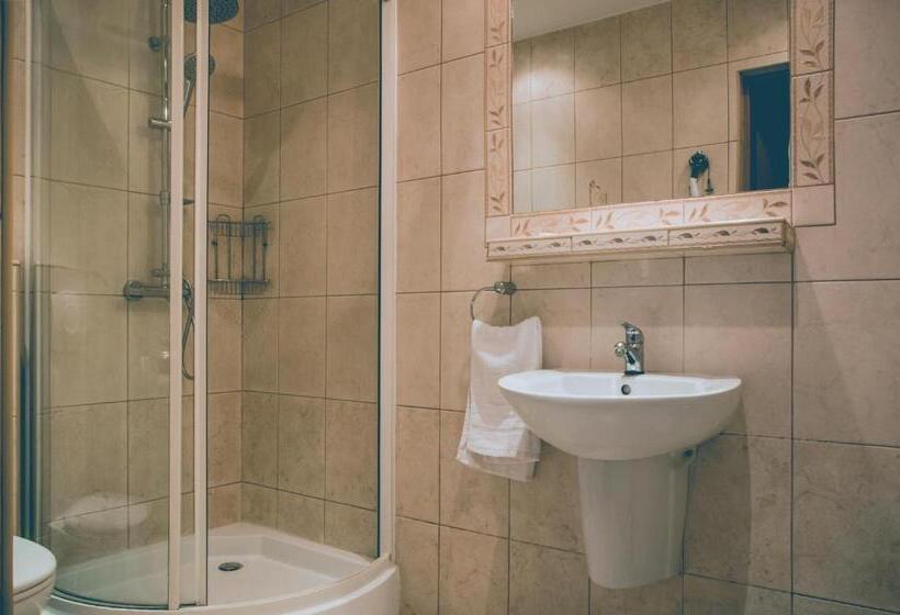 Номер Стандарт, Dwa Księżyce