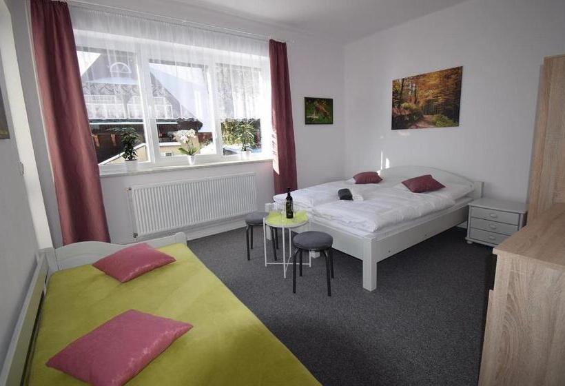 Четырехместный Номер Стандарт с Балконом, Pension St. Moritz