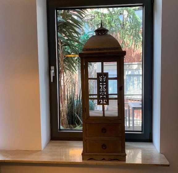 带露台的小型套房, High Level Apartment