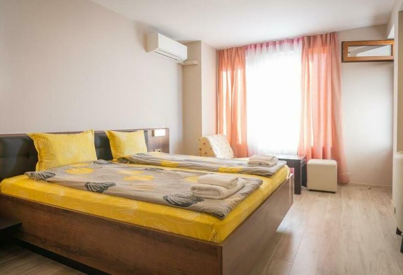 Номер Стандарт Вид на Море с Балконом, Guest House Karamihalevi