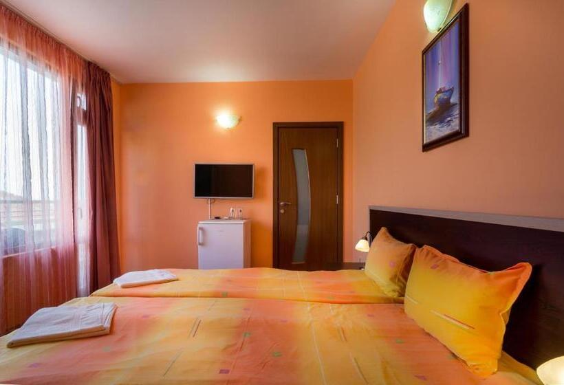 Номер Стандарт Вид на Сад, Guest House Karamihalevi
