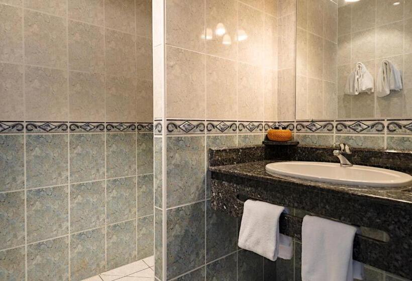 Номер Стандарт Трехместный, Hôtel Minvielle   Résidence Les Oliviers