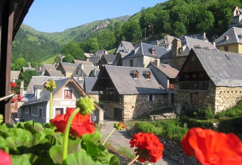 Номер Стандарт, Logis Hotels   Hôtel   Restaurant   Bar   Le Sapin Fleuri