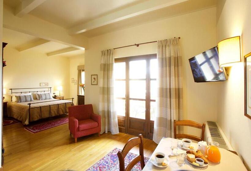 Полулюкс, Relais Castello Di Razzano
