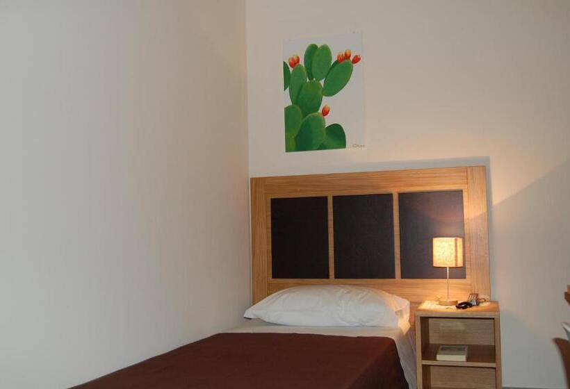 اتاق استاندارد یک نفره, Terre Iblee Resort