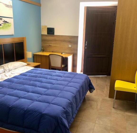 اتاق استاندارد سه نفره, Terre Iblee Resort