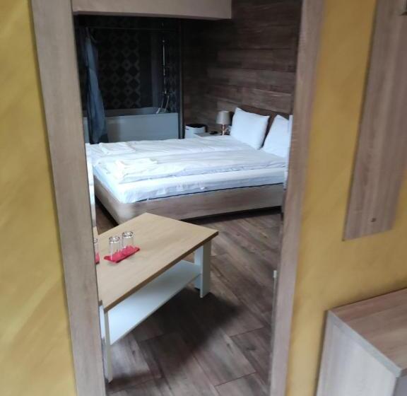 Номер Deluxe с Балконом, Leshtenski Rai Guest House