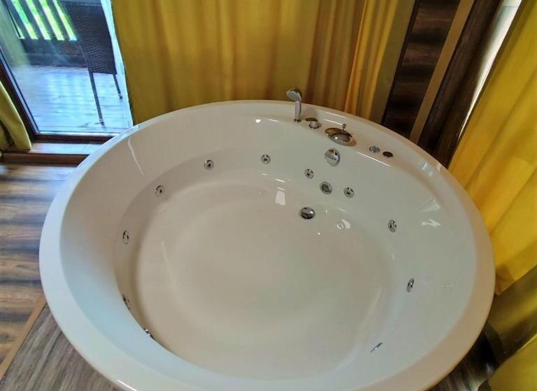 Номер Deluxe с Гидромассажем, Leshtenski Rai Guest House