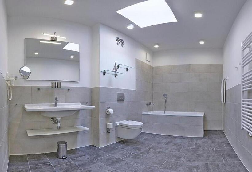 带1个卧室的带阳台的公寓, Aparthotel Waterkant Suites   Fewos Am Meer Mit Spa