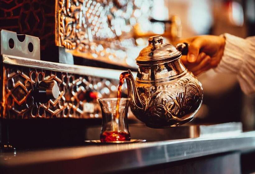 اتاق استاندارد با چشم‌انداز کوهستان, Grand şelale