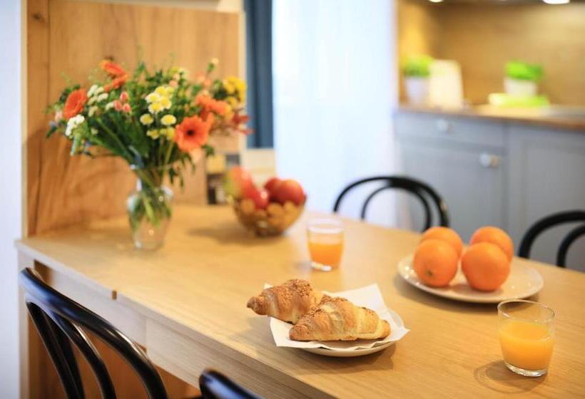 발코니가 있는 스위트, Jimmy S Apartments Dandelion