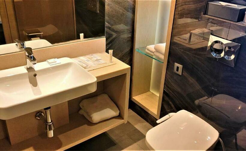 اتاق سوپریور با تخت بزرگ, Novotel Chandigarh Tribune Chowk