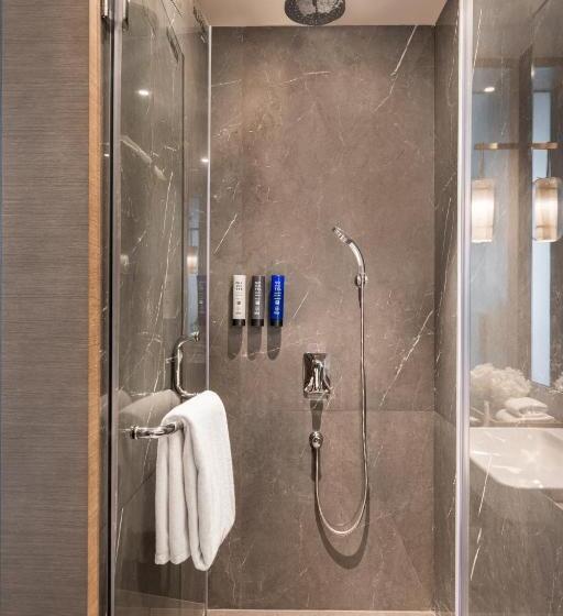 اتاق اجرایی با تخت بزرگ, Novotel Chandigarh Tribune Chowk