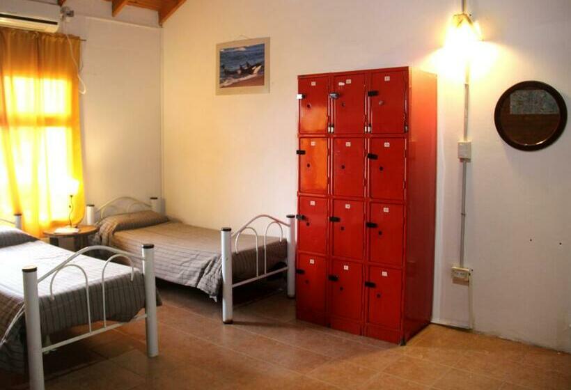 공동 객실, Hostel Bahía Ballenas