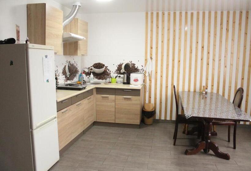اتاق لوکس با تخت بزرگ, котедж Uko
