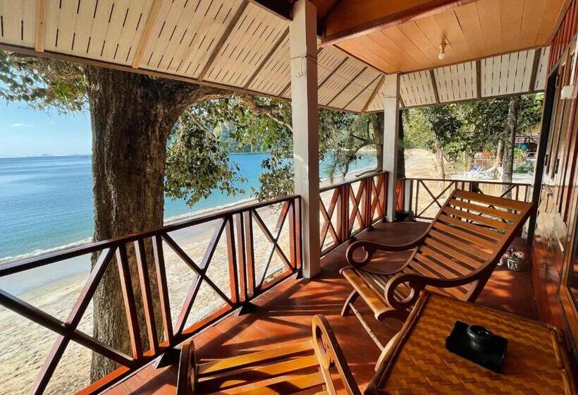 スタンダードバンガロー, Marina Resort Koh Phayam Ranong