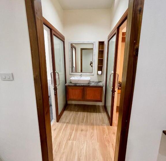 オーシャンビューのデラックストリプルルーム, Marina Resort Koh Phayam Ranong