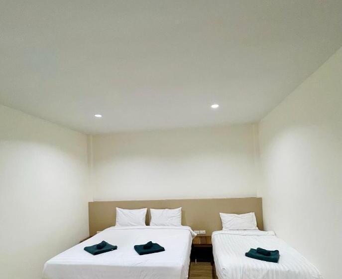 オーシャンビューのデラックストリプルルーム, Marina Resort Koh Phayam Ranong