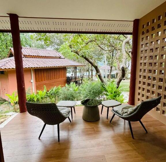 Трехместный Номер Deluxe Вид на Море, Marina Resort Koh Phayam Ranong