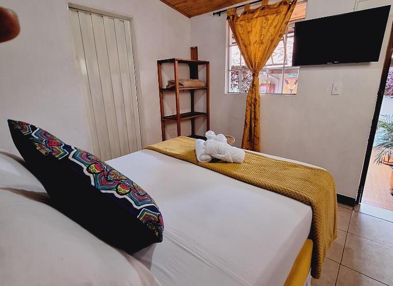Номер Стандарт Трехместный, Hostal Colombian Gold