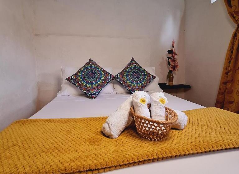 Номер Стандарт, Hostal Colombian Gold