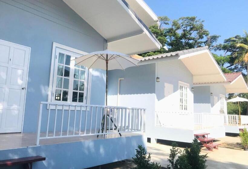 标准间带阳台, บ้านพักดีมีทรัพย์ Baan Pakdee Meesub